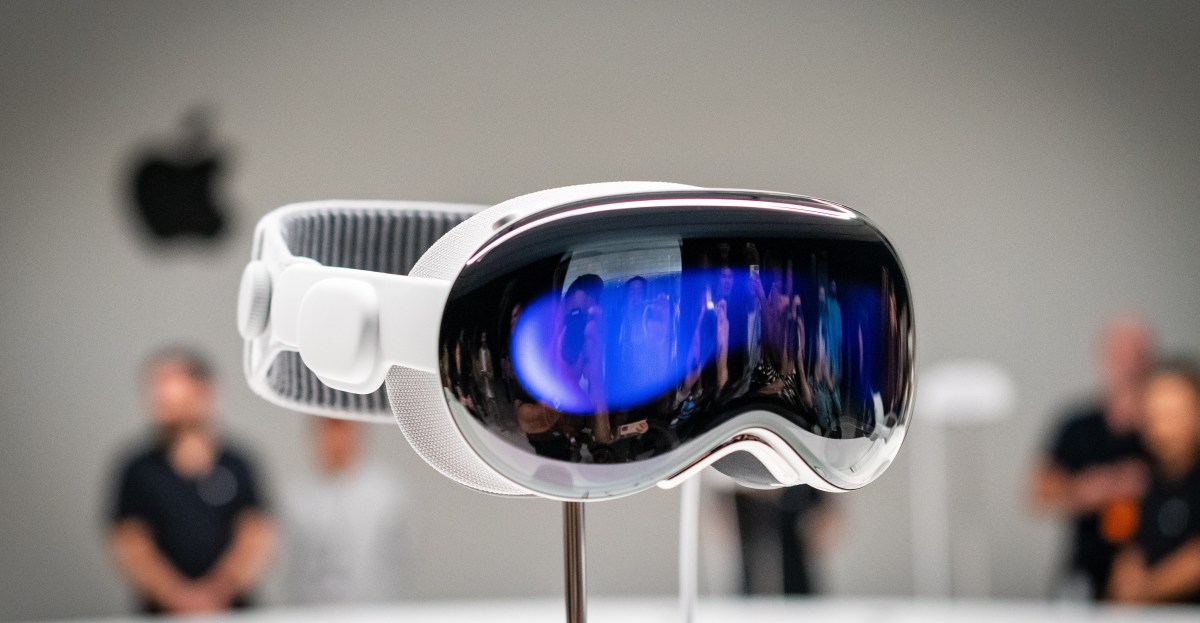 Apple дозволить Vision Pro “бачити” замість вас