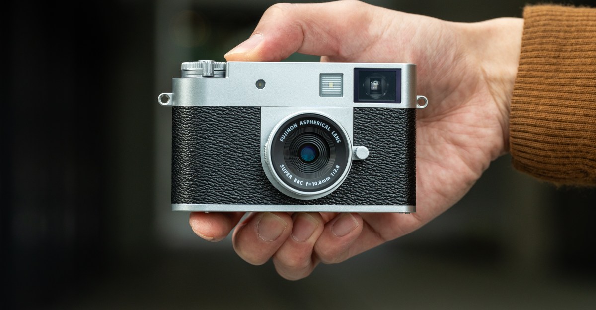 Fujifilm X Half: Камера, що повністю занурює в атмосферу аналогового фотографії, не здатна знімати у форматі RAW