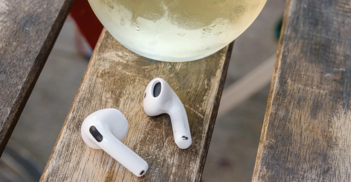 Оновлення AirPods від Apple включає управління камерою та нові функції