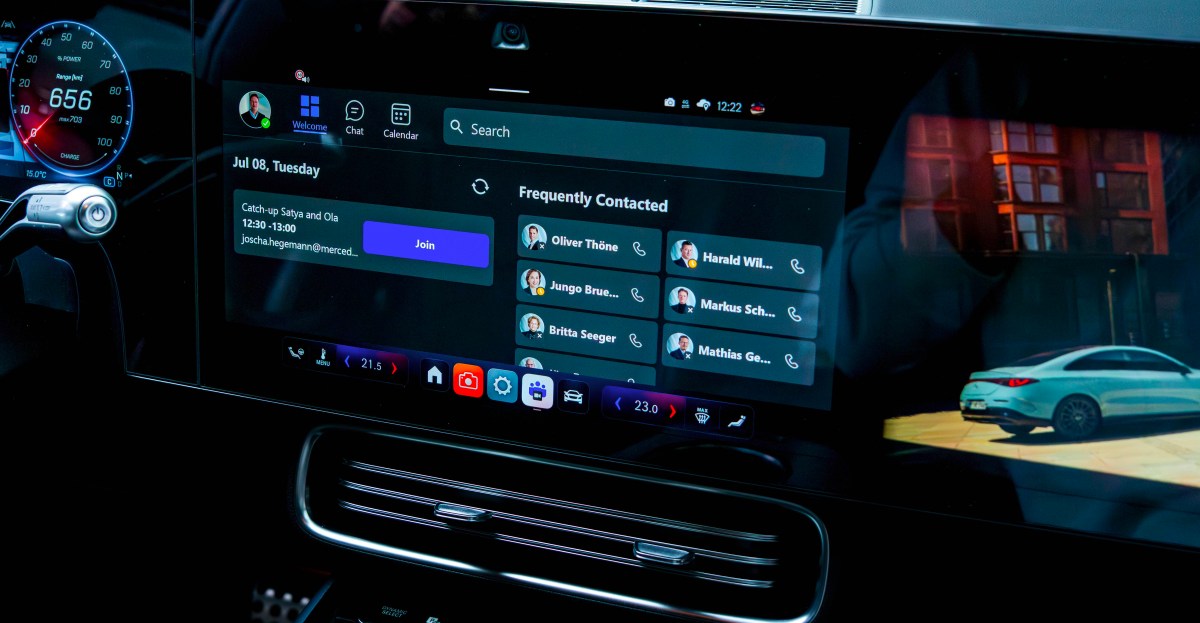 Mercedes-Benz дозволить використовувати вбудовану камеру в Microsoft Teams під час водіння