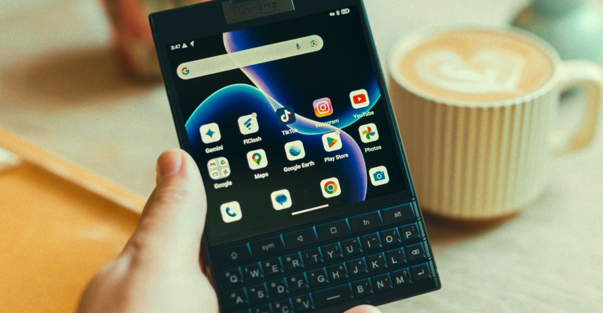 Титан 2: модернізований BlackBerry з 5G, Android та додатковим екраном