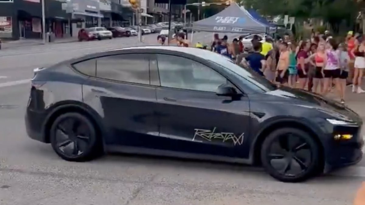 Tesla спростовує чутки про найм колишнього керівника Cruise