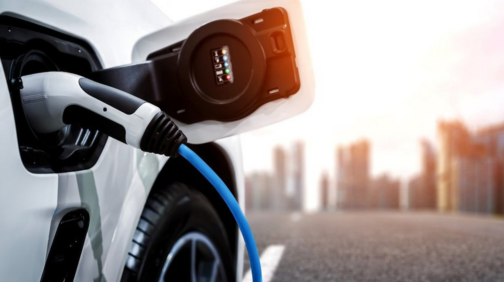 Суперечка навколо пільг на електрокари в Україні: чому автодилери б'ють на сполох?