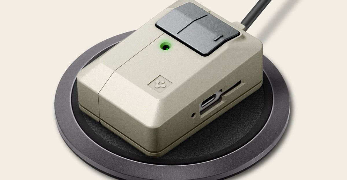 Відчуй ностальгію: Спеціальний чохол для AirPods у стилі класичної миші Apple Macintosh